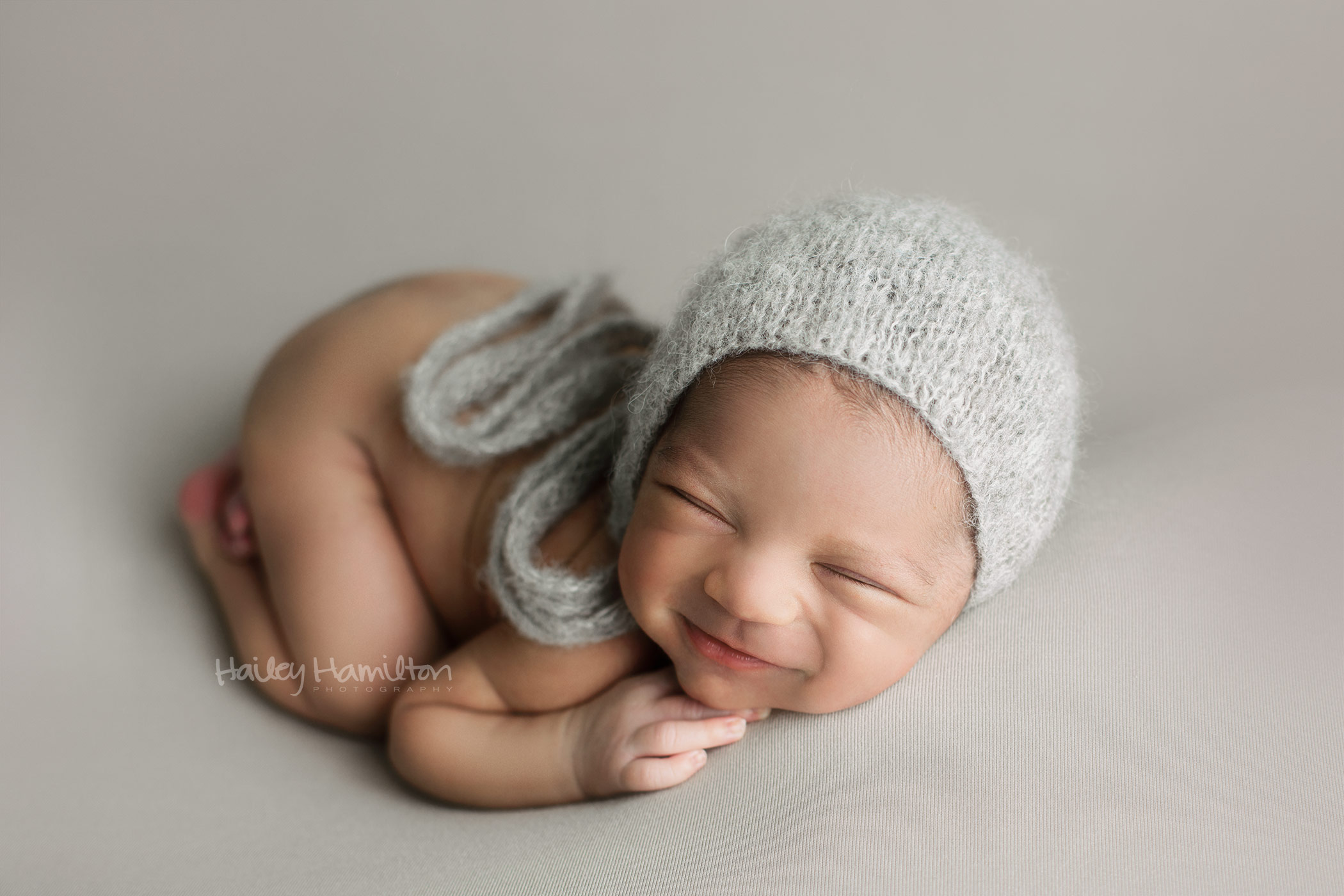 Newborn-photographer-Calgary-newborn-photography-photo-studio